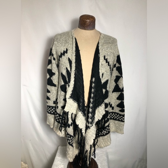 Women’s Cream & Black Shawl Sweater. Velver. - Picture 1 of 7